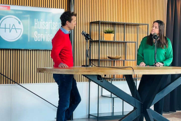 Maartje en Michiel in videopodcast Dermatoscopie van Huisartsen Service